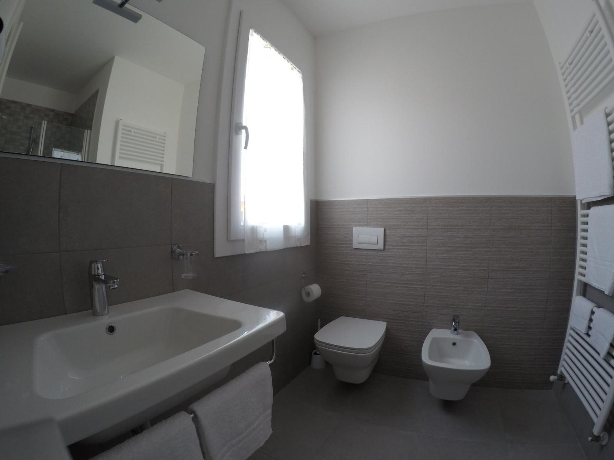 B&B Villa Del Lago Desenzano del Garda Eksteriør billede
